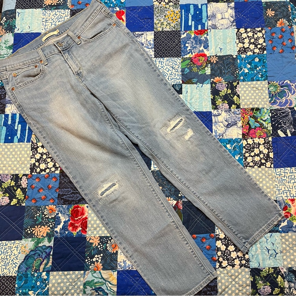 Levi’s - patches - light wash jeans